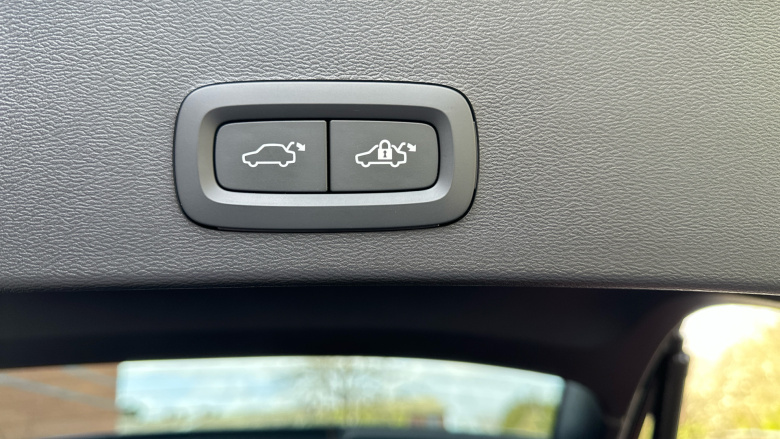 Volvo XC40 2.0 B3P Plus Dark 5dr Auto Petrol Estate